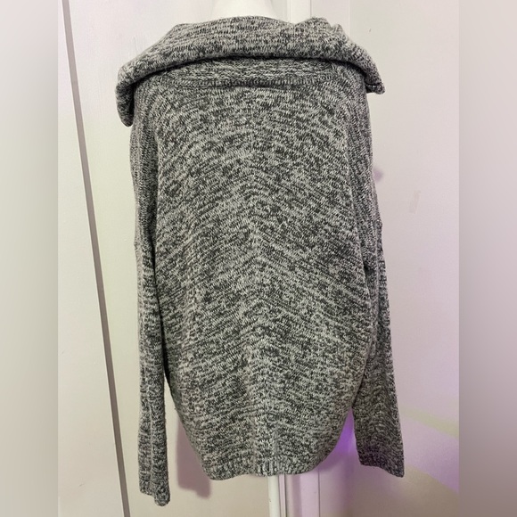 EXPRESS Cowl Neck Oversized Knit Sweater Size M/L Heather Gray Sharkbite Hem - Picture 5 of 8